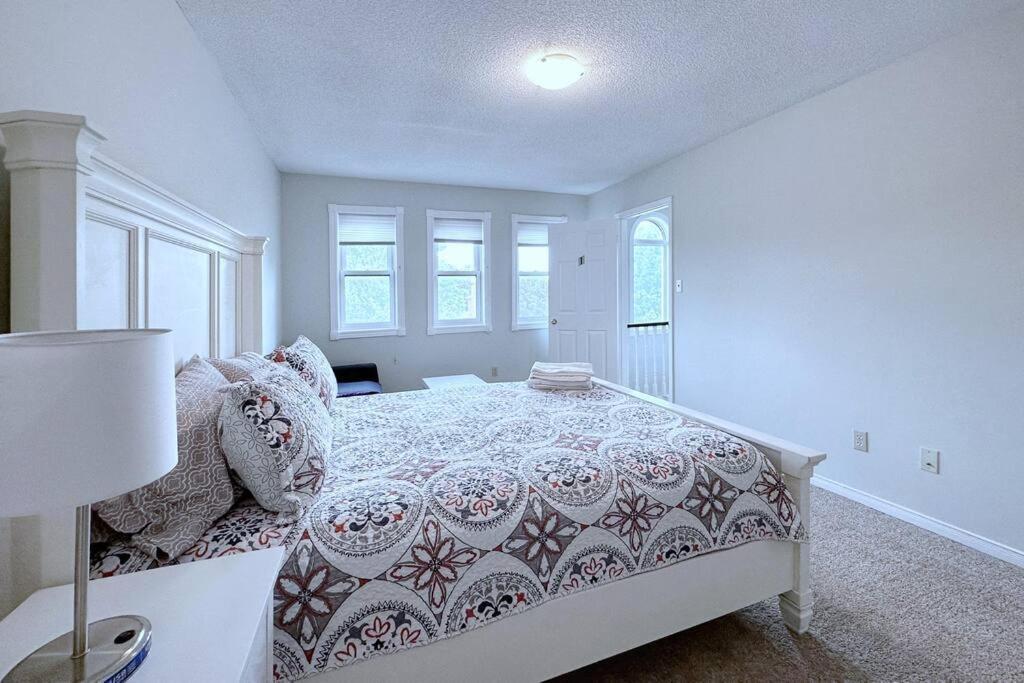 Вілла Neighborhood Friendly House In Barrie! Екстер'єр фото