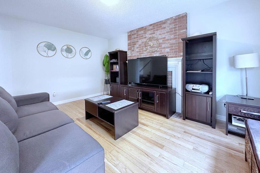 Вілла Neighborhood Friendly House In Barrie! Екстер'єр фото