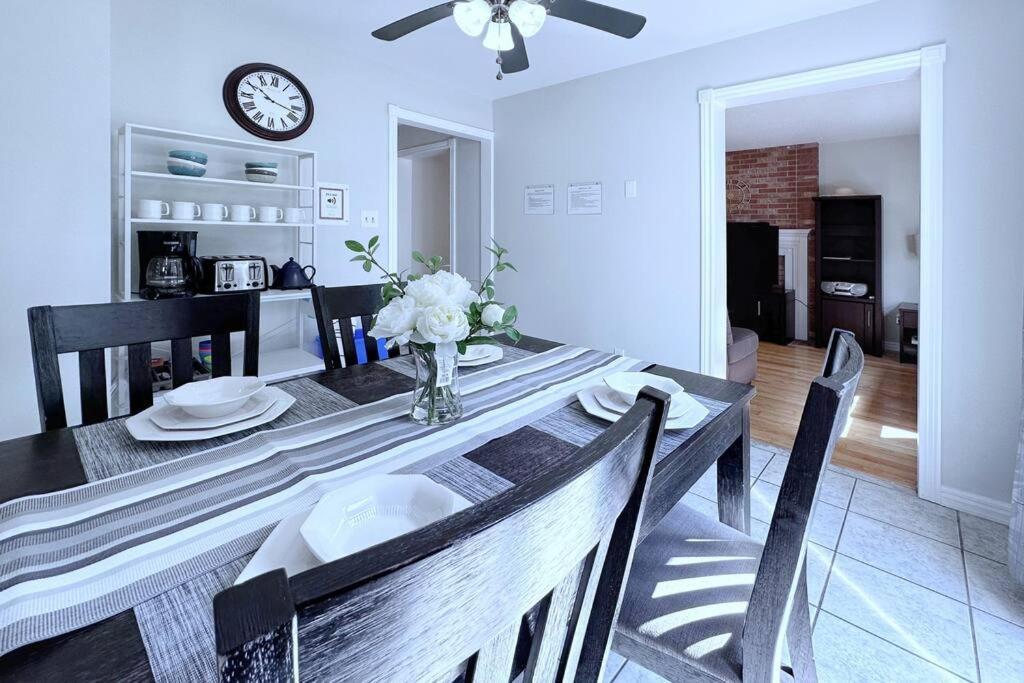 Вілла Neighborhood Friendly House In Barrie! Екстер'єр фото