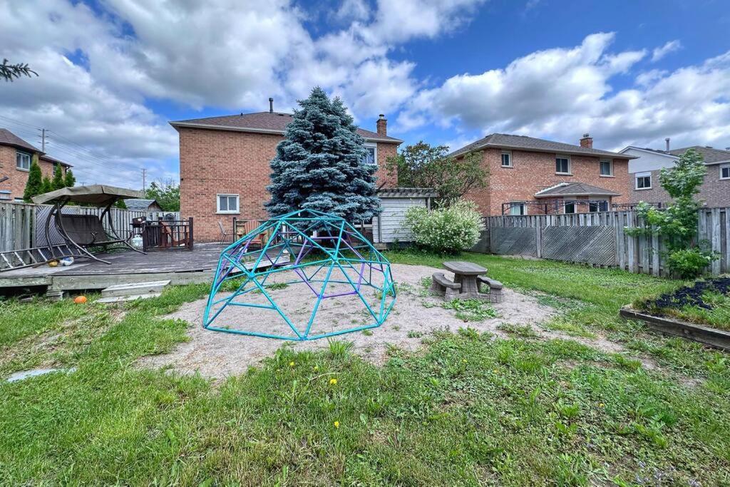 Вілла Neighborhood Friendly House In Barrie! Екстер'єр фото